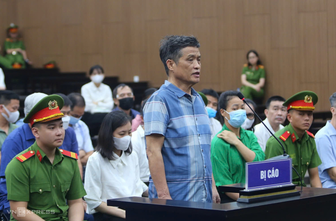 Ông Nguyễn Văn Thuấn, Tổng cục trưởng Địa chất và Khoáng sản được chủ tịch công ty Thái Dương tặng 500 triệu đồng dịp sinh nhật nhưng không thể liên lạc để trả lại, đã nộp ngay khi làm việc với công an. Ảnh: Phạm Dự