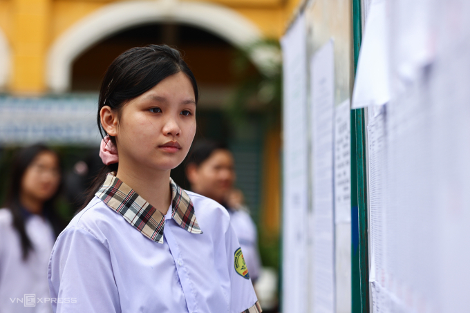 Thí sinh dự thi lớp 10 công lập tại điểm thi THPT Trưng Vương, quận 1, tháng 6/2025.