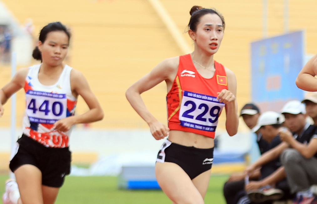 Khánh Ly trong một cuộc thi