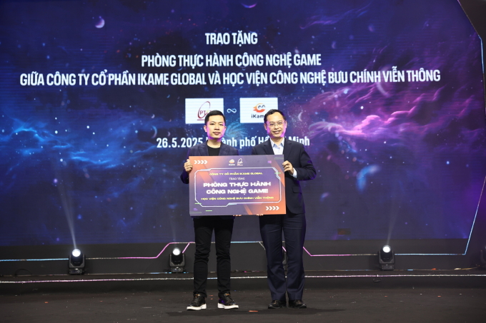 Học viện Công nghệ Bưu chính Viễn thông nhận phòng thực hành công nghệ game do iKame Global tài trợ. Ảnh: Quỳnh Trần