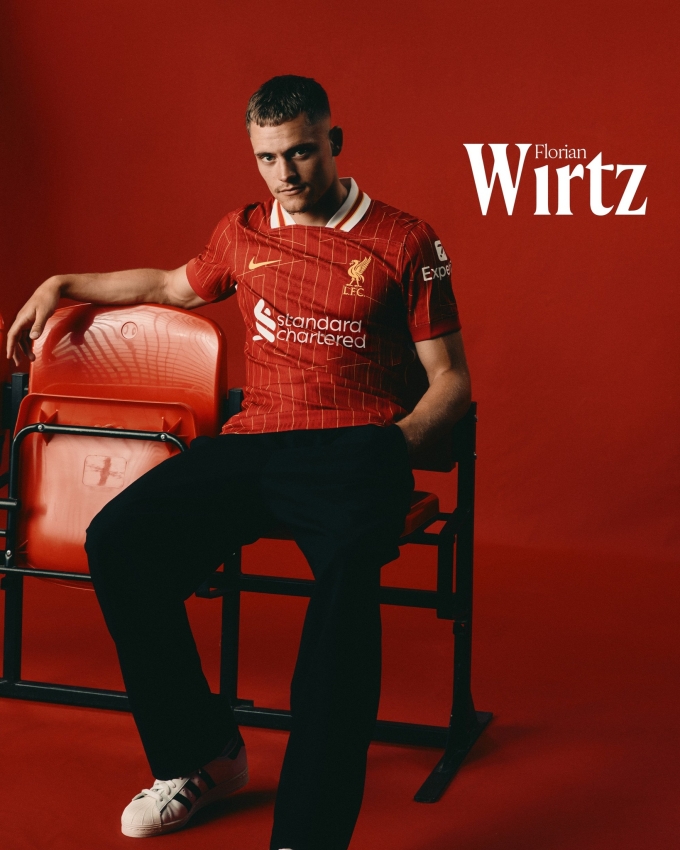 Wirtz trong lễ ra mắt và ký hợp đồng với Liverpool ngày 20/6/2025.