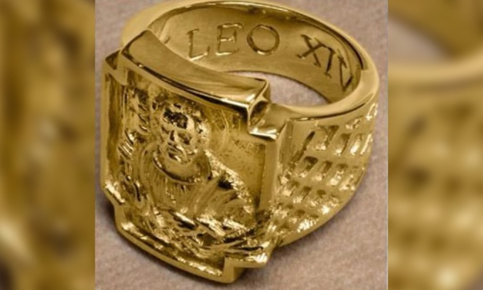 Nhẫn Ngư phủ của Giáo hoàng Leo XIV. Ảnh: Vatican News
