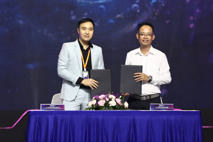 Lễ ký hợp tác giữa Công ty Cổ phần Trực tuyến GOSU và Công ty Cổ phần Decom Holdings. Ảnh: Quỳnh Trần