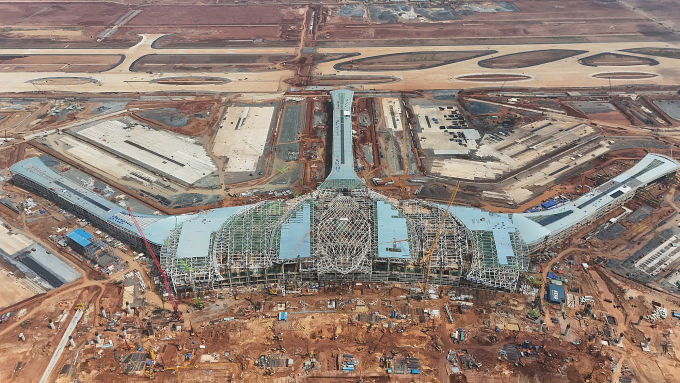 Nhà ga sân bay Long Thành đang được lợp mái, dự kiến xong cuối năm nay.
