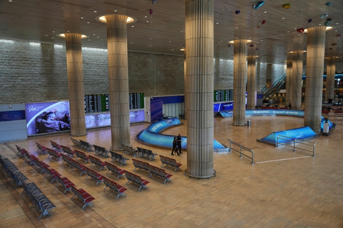 Quang cảnh vắng lặng ở sân bay Ben Gurion gần Tel Aviv ngày 13/6. Ảnh: AP