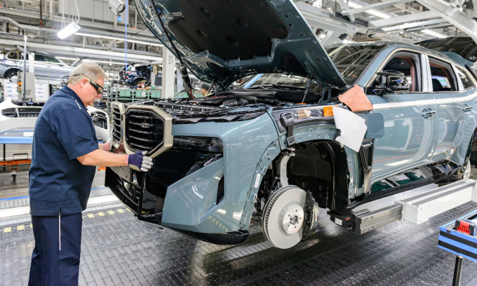 Mẫu XM trên dây chuyền lắp ráp tại nhà máy của BMW tại Đức.