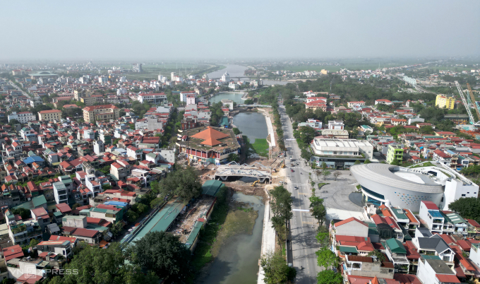 Ngoài chợ Rồng, TP Hoa Lư dự kiến di chuyển hàng trăm hộ dân và một số trụ sở cơ quan nhà nước để thực hiện dự án cải tạo cảnh quan hai bờ sông Vân. Ảnh: Lê Hoàng