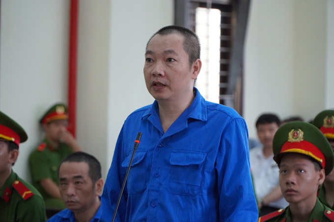 Nguyễn Phú Thuận tại tòa.