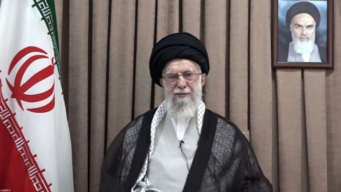 Lãnh tụ tối cao Ali Khamenei phát biểu ngày 18/6 cảnh báo Mỹ không can dự vào xung đột Israel - Iran. Ảnh: AP