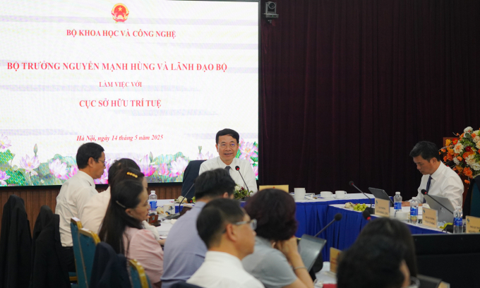 Bộ trưởng Khoa học và Công nghệ Nguyễn Mạnh Hùng trong buổi làm việc với Cục Sở hữu trí tuệ, tháng 5/2025. Ảnh: Lưu Quý