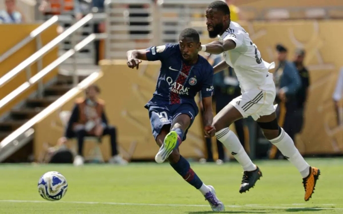 Dembele ghi bàn trong trận PSG 4-0 Real