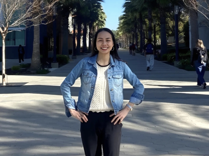 Vui trong khuôn viên Đại học bang California-Fullerton, Mỹ. Ảnh: Nhân vật cung cấp