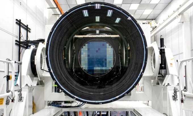 Ống kính có đường kính 1,57 mét của camera LSST.