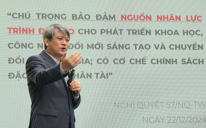 PGS.TS Trần Đình Phong phát biểu tại ngày hội tuyển sinh khối ngành khoa học và công nghệ, ngày 18/5. Ảnh: Tiền Phong