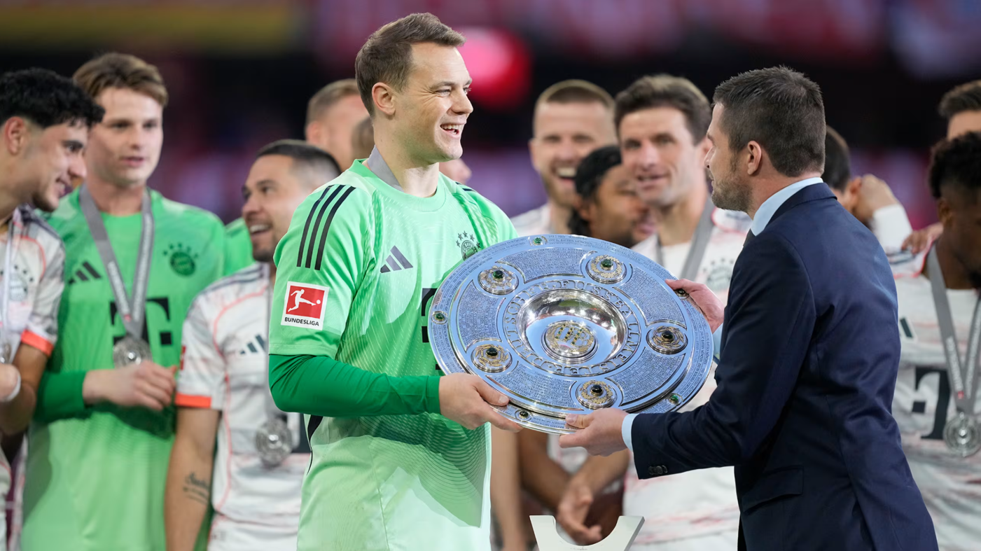 Harry Kane ăn mừng cùng đồng đội