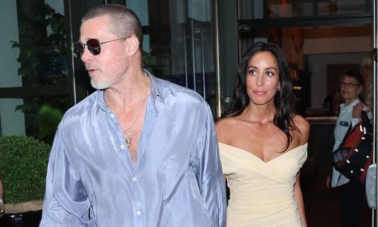 Brad Pitt và bạn gái đi chơi cùng Bradley Cooper và Gigi Hadid