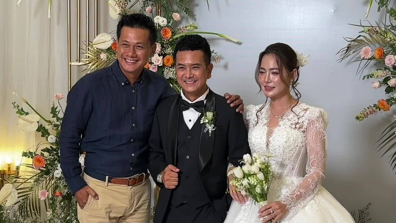 Cò Phùng Ngọc cùng dàn nghệ sĩ dự tiệc cưới bé An Hùng Thuận, tối 12/7
