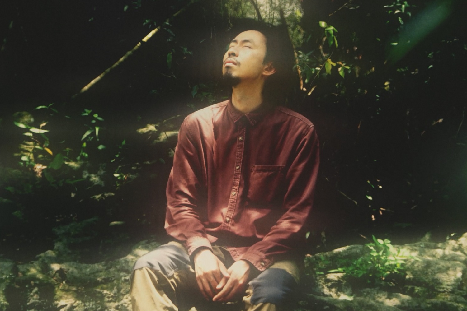 Rapper Đen Vâu ra mắt MV 'Lãng đãng'