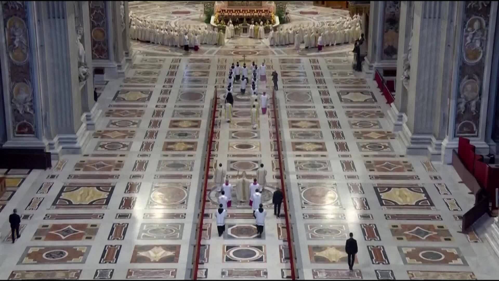 Đoàn rước từ hầm mộ Thánh Peter