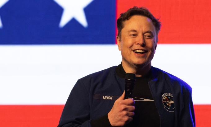 Tỷ phú Elon Musk tại Green Bay, Wisconsin, ngày 30/3.