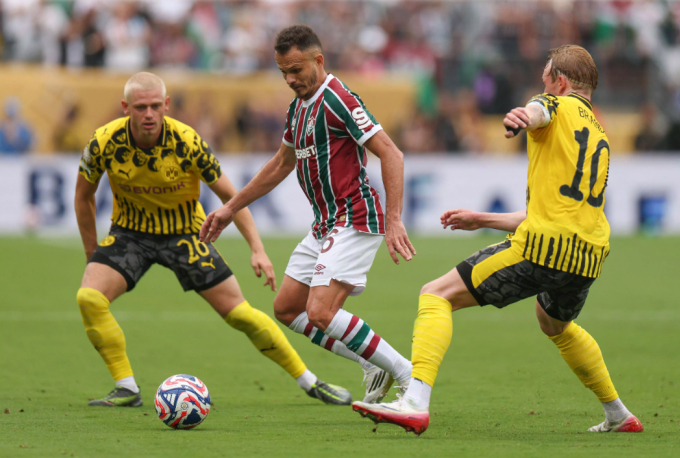 Cầu thủ Fluminese (giữa) đi bóng trong trận hòa Dortmund 0-0 ở trận ra quân vòng bảng FIFA Club World Cup 2025, ngày 16/6/2025 trên sân MetLife, Mỹ. Ảnh: AFP