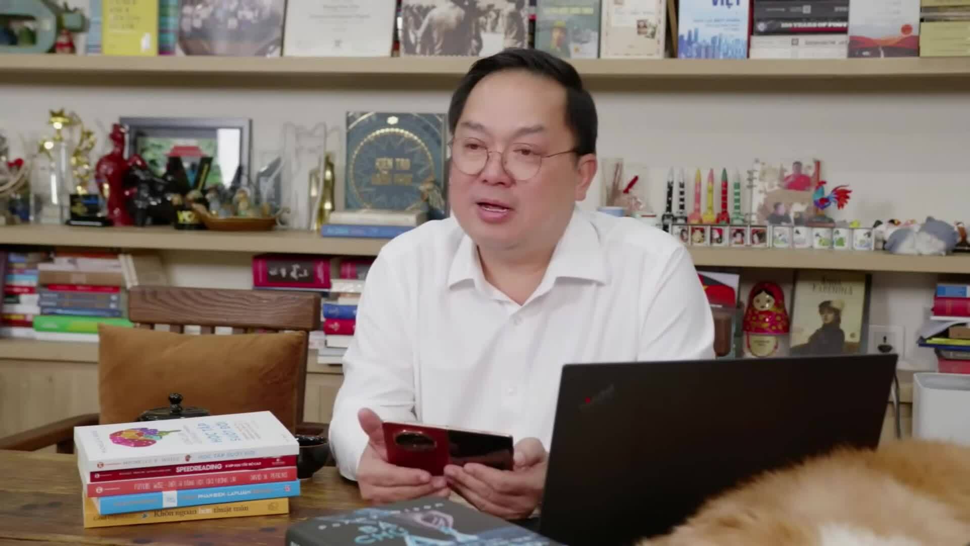 Hành trình 'sống hết mình, học đến cùng' của ông Hoàng Nam Tiến