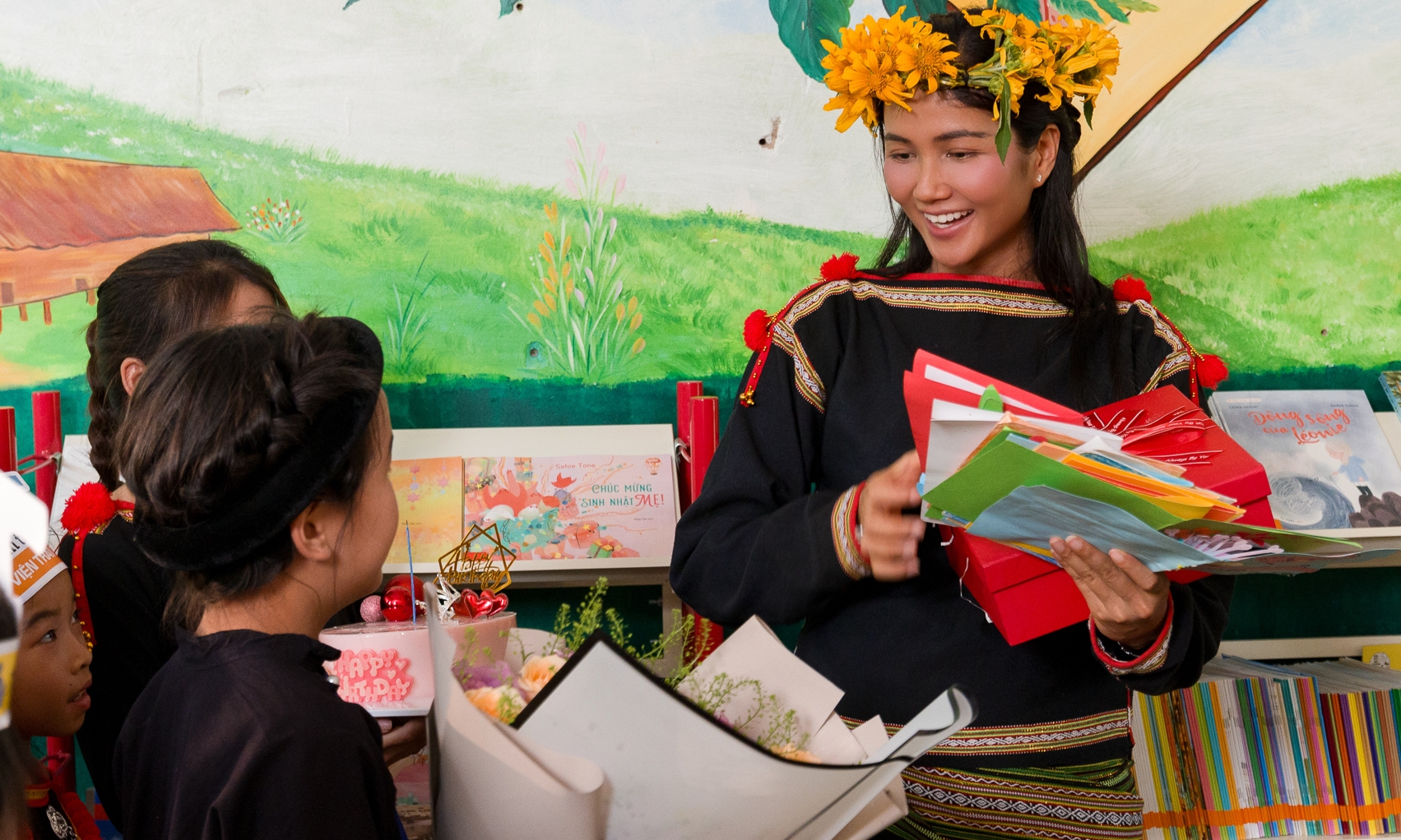 H'Hen Niê đón tuổi mới bình dị