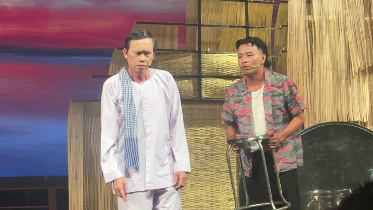 Hoài Linh xuất hiện trong cảnh đầu vở 'Một mối tình'