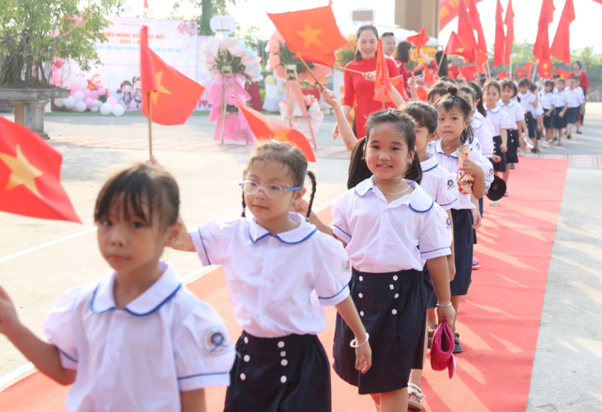 Học sinh trường Tiểu học Đại Thịnh A, Xã Đại Thịnh, huyện Mê Linh, Hà Nội trong ngày khai giảng năm học mới 2024-2025.