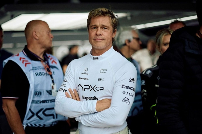 Brad Pitt trên phim trường F1.