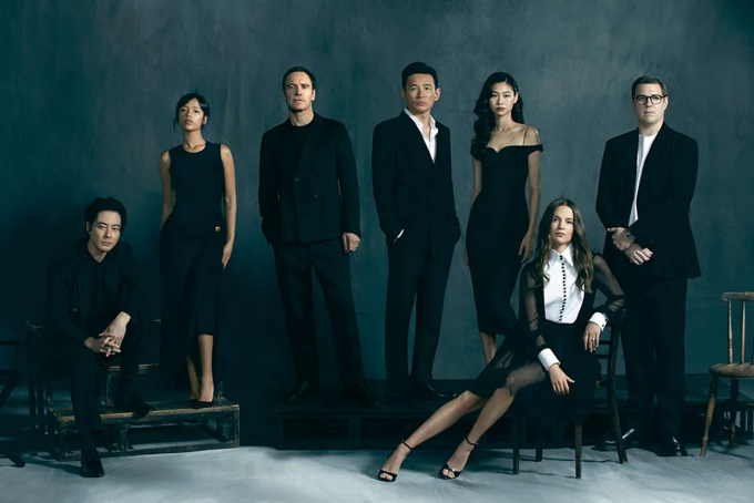 Dàn diễn viên phim Hope, Hwang Jung Min đứng thứ tư từ phải qua. Ảnh: Plus M Entertainment