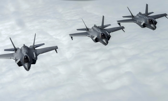 Tiêm kích F-35 của Na Uy tham gia một cuộc tập trận với các nước đồng minh. Ảnh: AP