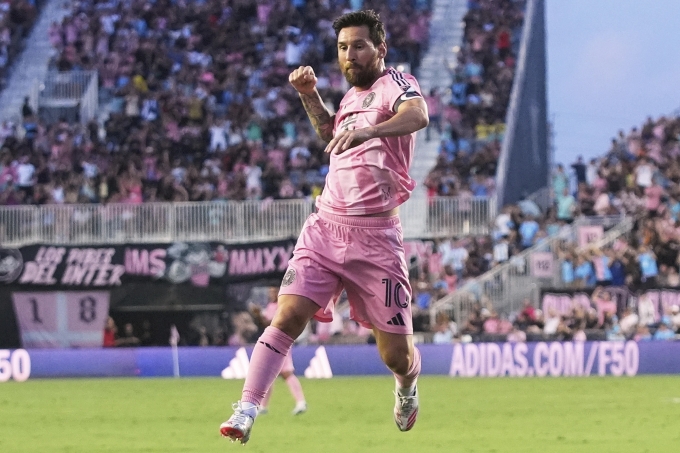 Messi ăn mừng sau khi ghi bàn trong trận đấu với Nashville tại MLS.