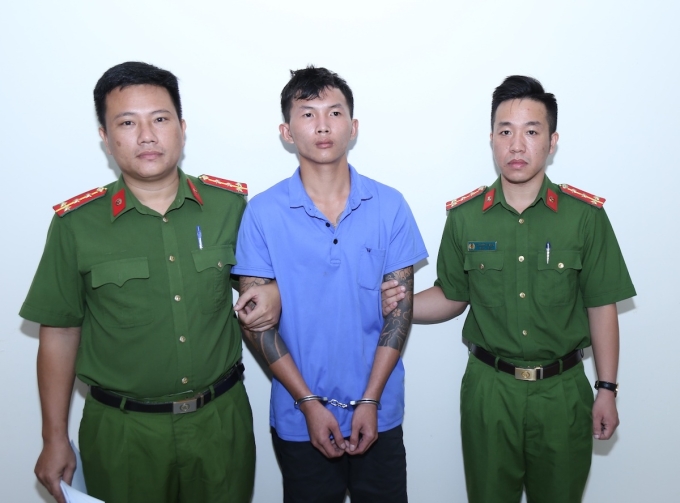 Công bị bắt giữ sau 6 giờ phá án. Ảnh: Thái Hà