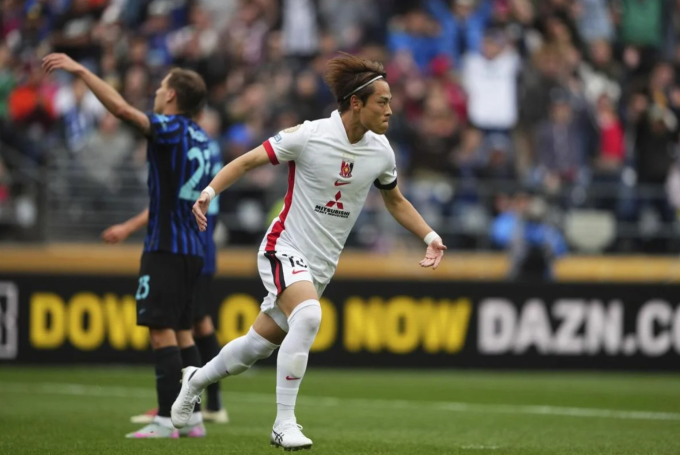 Ryoma Watanabe (áo trắng) mừng bàn mở tỷ số trong trận Urawa Red Diamonds gặp Inter Milan ở lượt hai bảng E FIFA Club World Cup 2025 tại Lumen Field, Washington, Mỹ ngày 21/6. Ảnh: AS