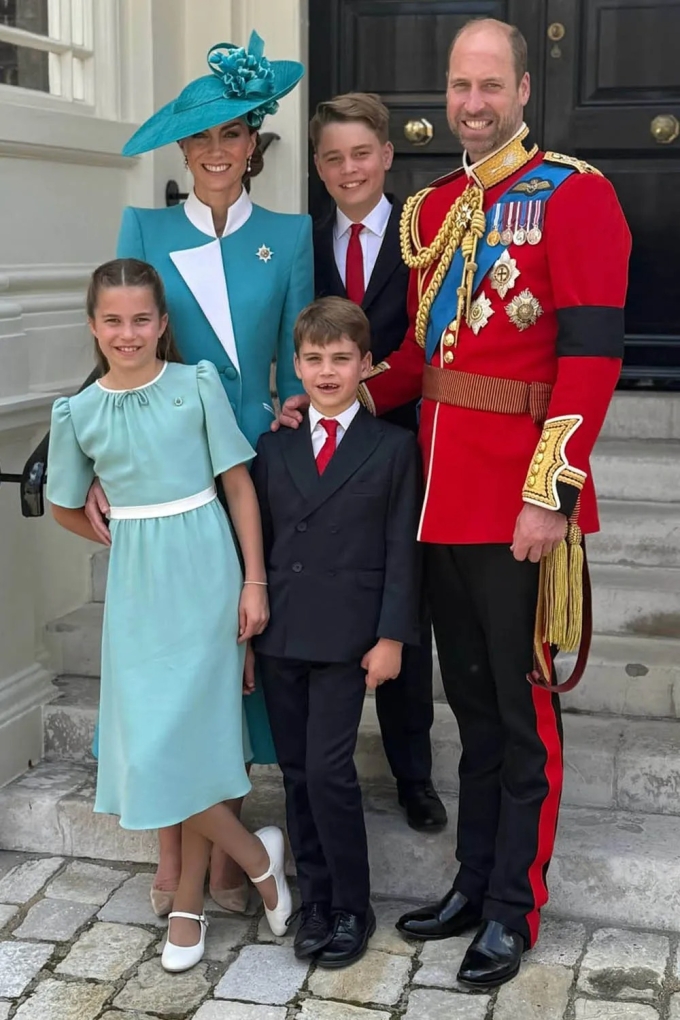 Gia đình Thái tử William chụp hình kỷ niệm trong ngày Trooping the Colour 2025. Ảnh: Instagram The Prince and Princess of Wales