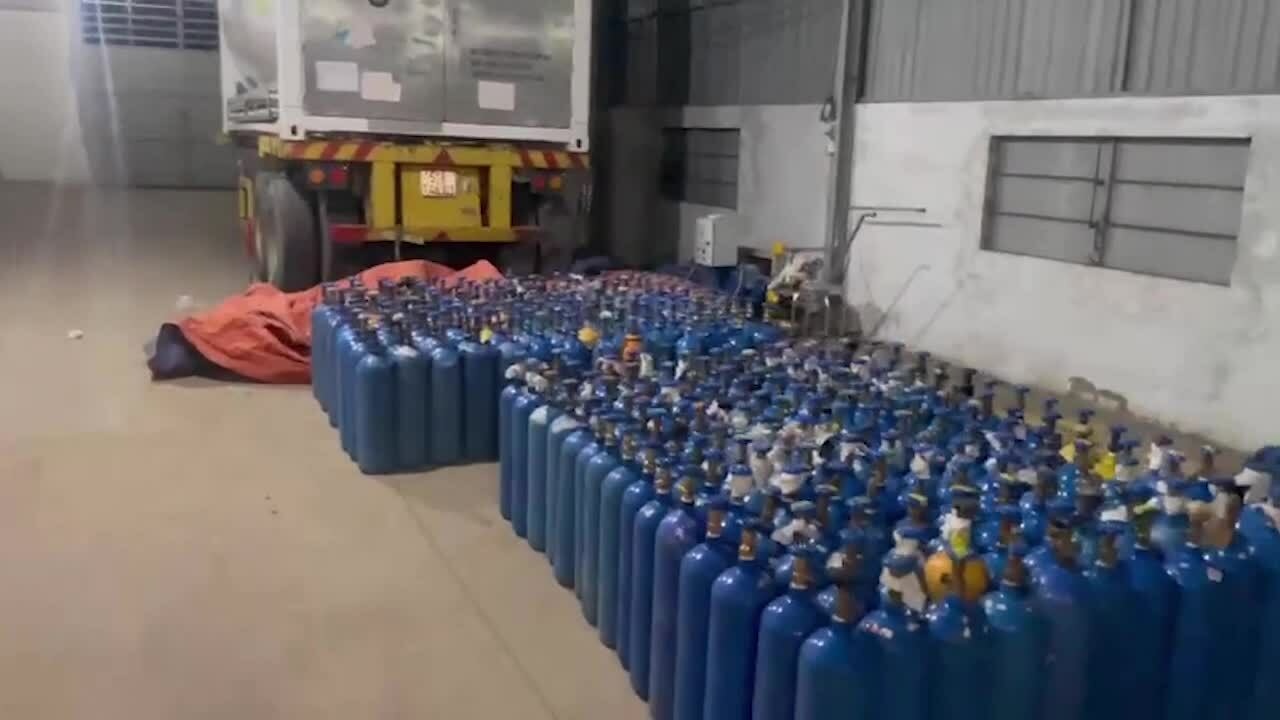 khám xét hàng trăm tấn khí cười