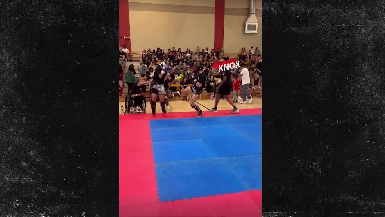 Knox-Jolie Pitt đấu võ Muay Thai