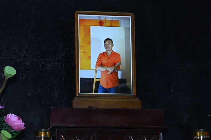 Di ảnh họa sĩ Lê Thiết Cương. Ảnh: Giang Huy