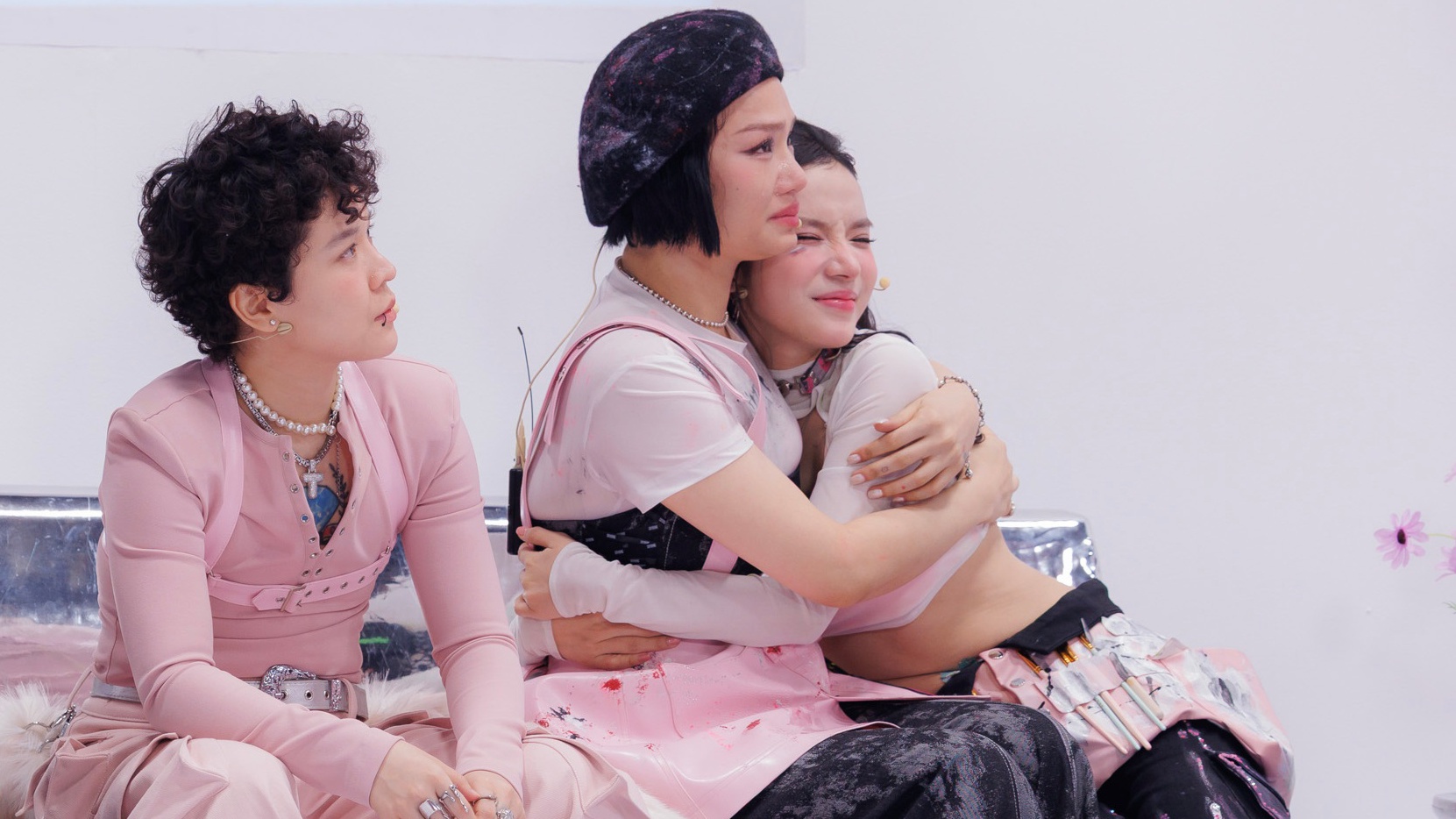 Các ca sĩ bị loại khỏi chương trình 'Em xinh say hi'