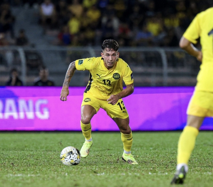 Hậu vệ trái gốc Tây Ban Nha Gabriel Palmero đá trận ra mắt đội tuyển Malaysia.