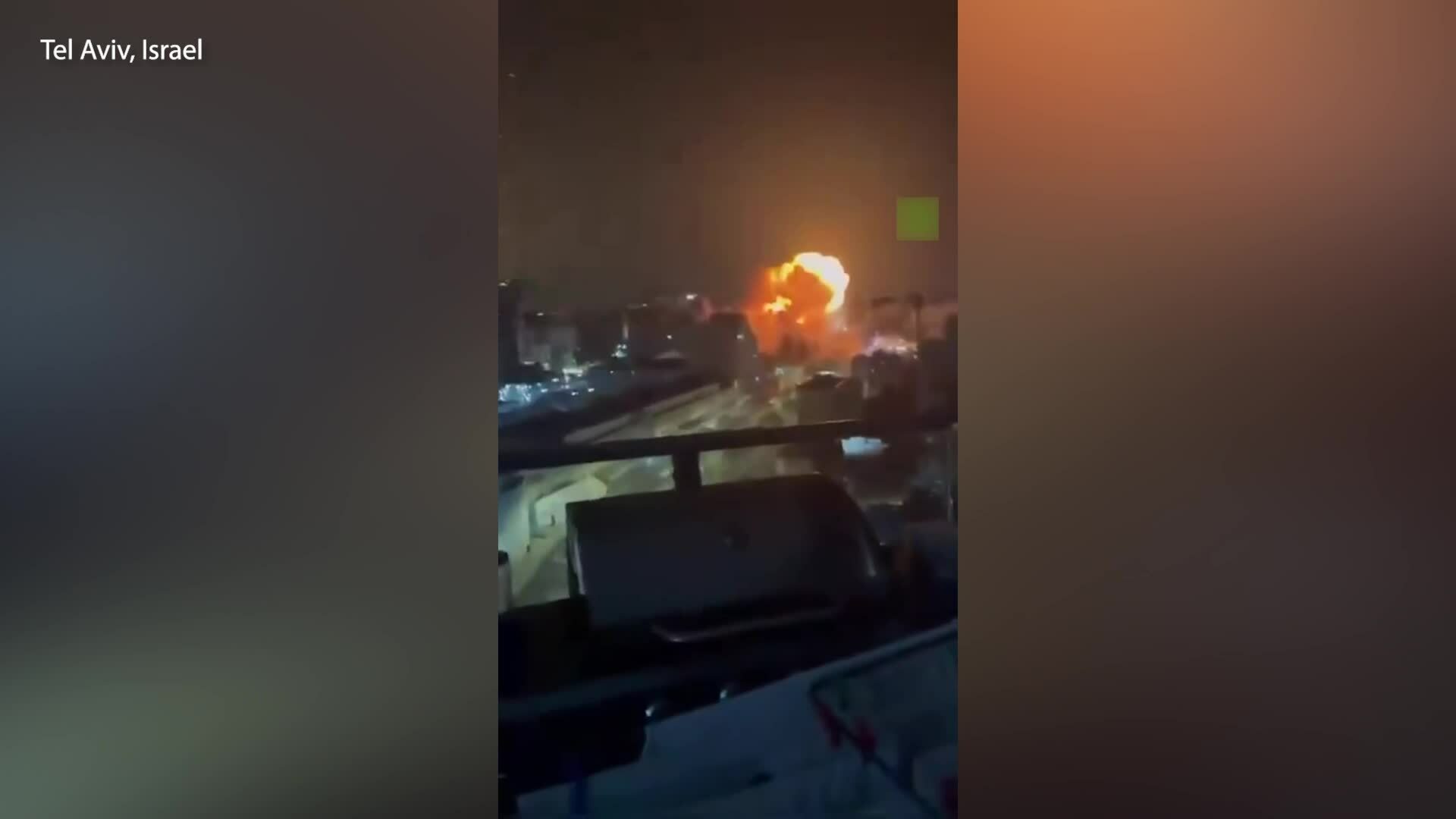 Mưa tên lửa Iran dội xuống Israel