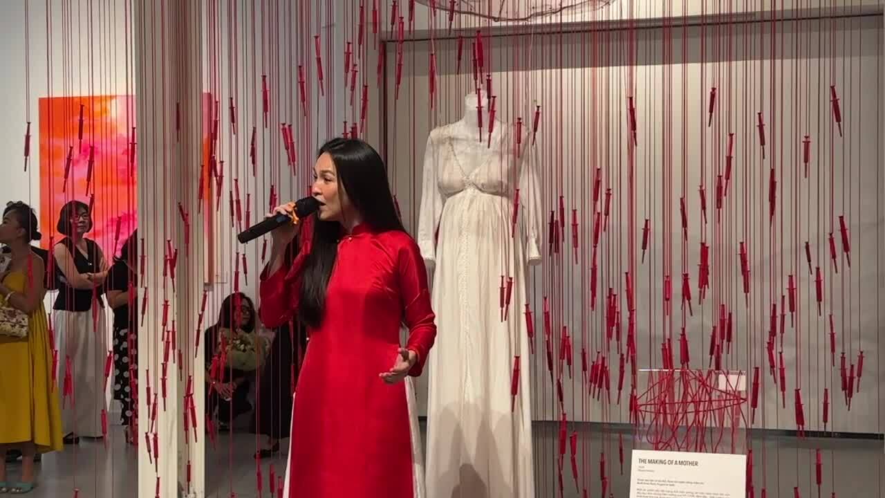Ngô Thanh Vân khóc khi nghe Hiền Thục hát 'Nhật ký của mẹ'