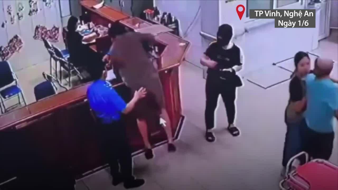 Nhân viên y tế bị tấn công