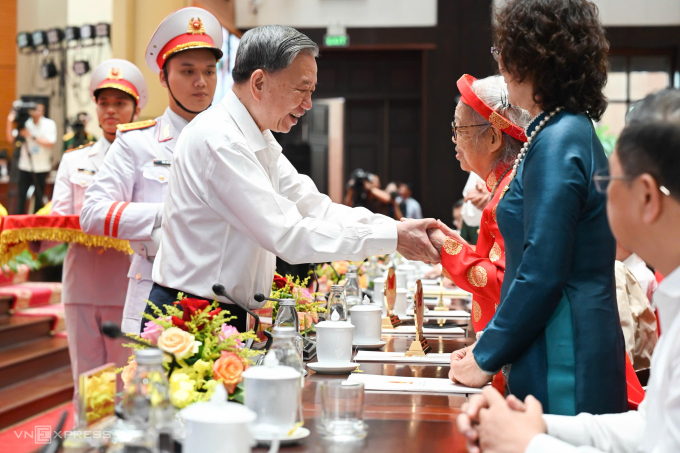 Tổng Bí thư Tô Lâm gặp gỡ tri ân các mẹ Việt Nam anh hùng.