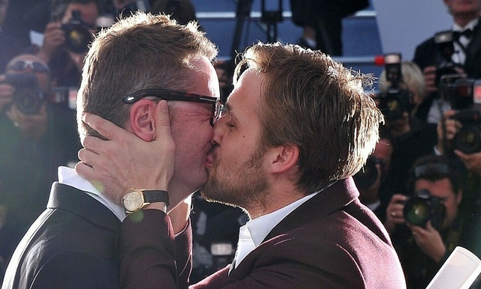Ryan Gosling (phải) và đạo diễn Nicolas Winding Refn. Ảnh: Just Jared