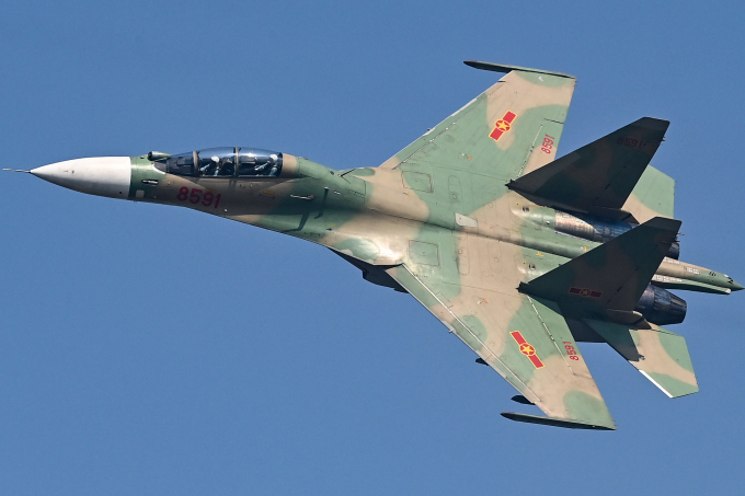 Su-30MK2 đang luyện tập trên bầu trời Hà Nội.