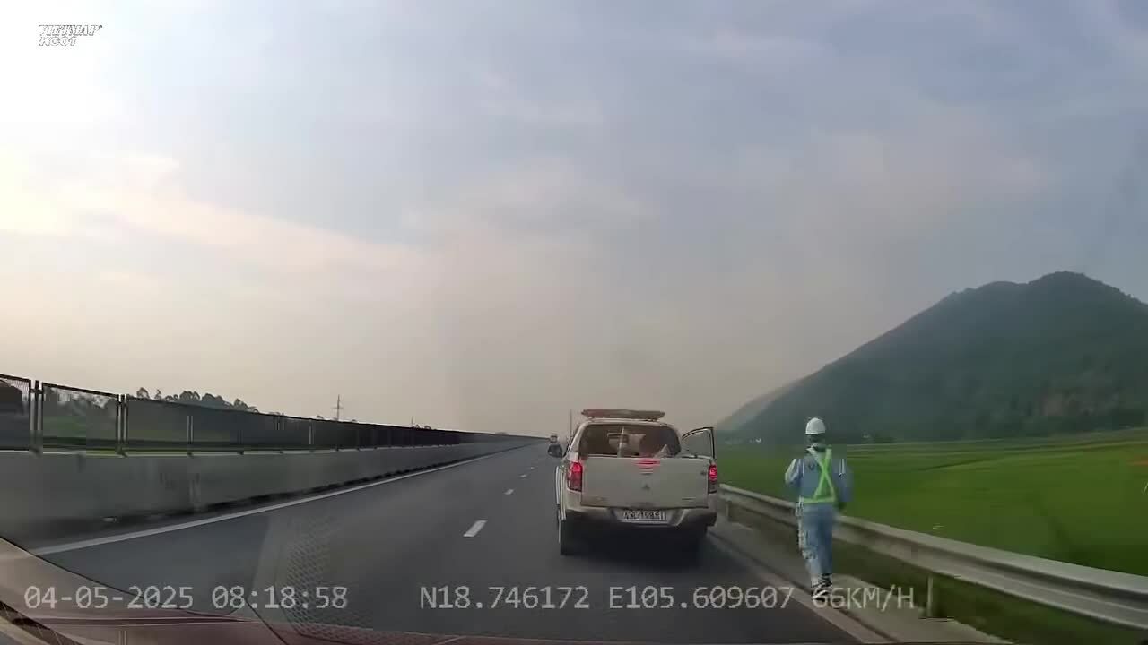 Thiếu tập trung, lái xe suýt đâm vào xe làm nhiệm vụ