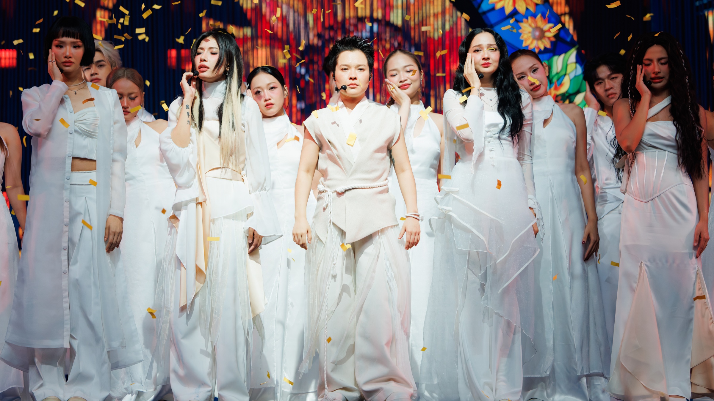 Tiết mục 'Lắm lúc' tại show 'Em xinh say hi'