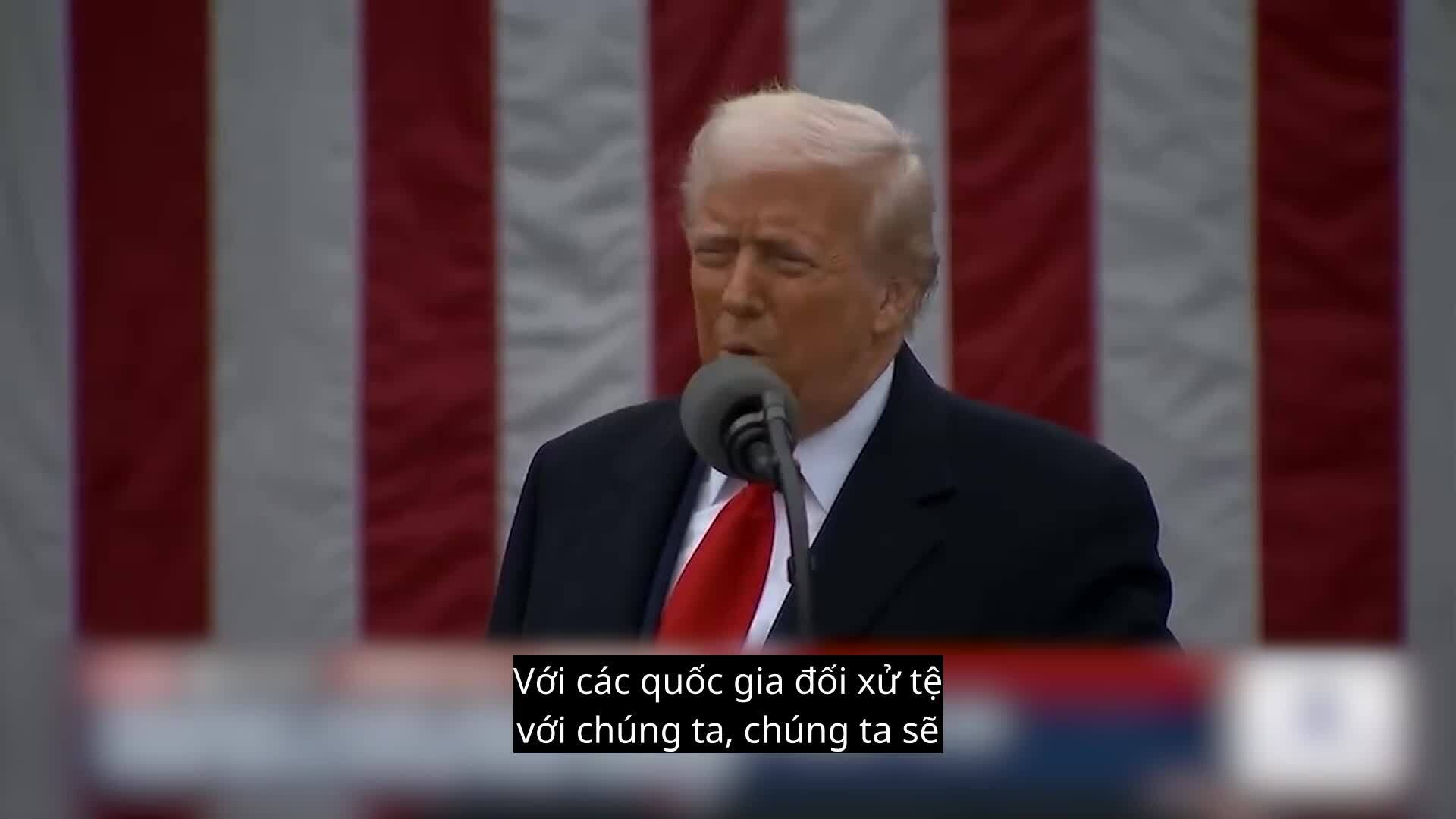 Tổng thống Mỹ giới thiệu tấm bảng ghi mức thuế áp dụng với từng nền kinh tế